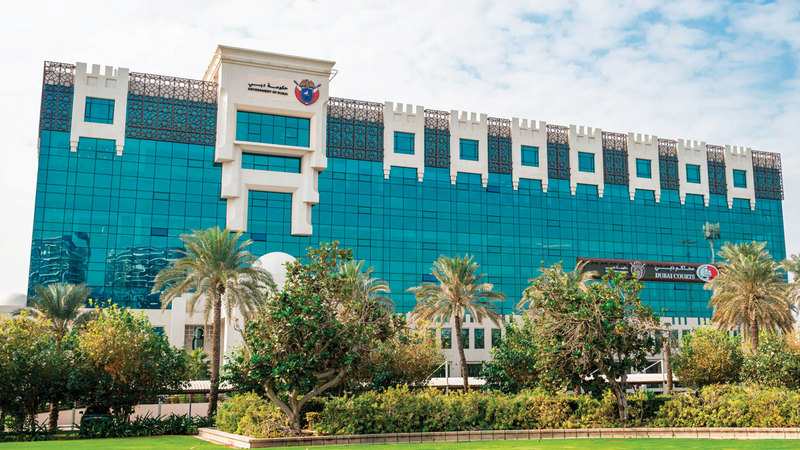 امرأة توزع ثروتها على أسرتها للتهرب من سداد قيمة شيك