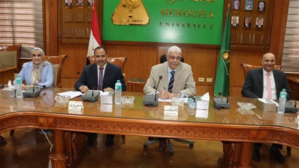 تفاصيل اجتماع رئيس جامعة المنوفية بمجلس العمداء ومتابعة منظومة التطوير والإنجازات الجامعية