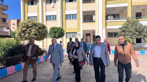 السكرتير العام المساعد بدمياط يجرى جولة تفقدية لعدد من اللجان الانتخابية