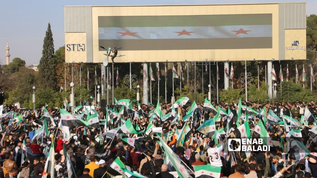 تجمع أهالي مدينة درعا في ساحة 18 آذار - 28 تشرين الثاني 2025 (/ محجوب الحشيش)