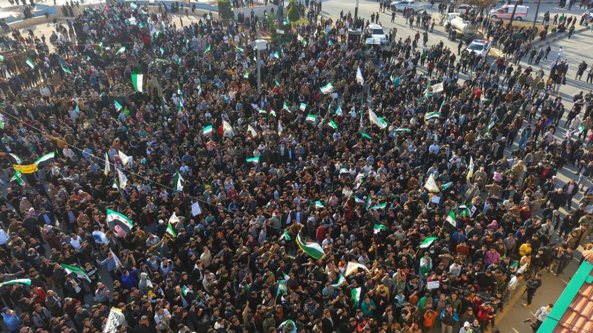 تجمع أهالي محافظة إدلب في ساحة السبع بحرات - 28 تشرين الثاني 2025 (محافظة إدلب)