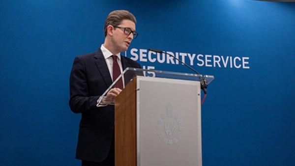 أزمة أمنية في بريطانيا.. داعش يجند الشباب باستخدام الذكاء الاصطناعي