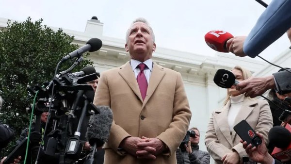 هل يعيد ترامب مبعوثه إلى بلاده؟ التسجيلات المسربة تهدد مستقبل المفاوضات