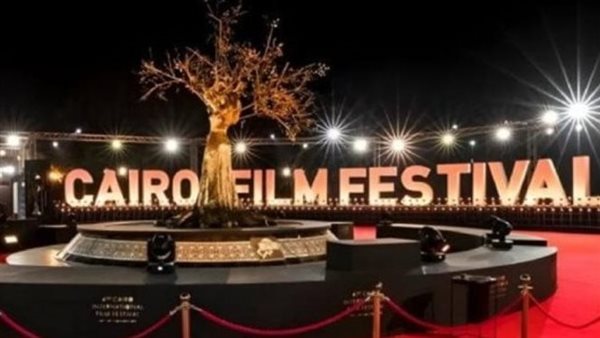 كيف تحولت الفعاليات الفنية في مصر إلى سبوبة واستعراض فارغ