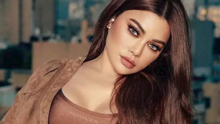 “جيبة قصيرة وجاكت تايجر”.. 10 صور لـ هيفاء وهبي بإطلالة جريئة