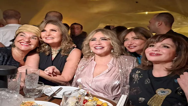 إلهام شاهين تنشر صورًا مع ليلى علوي ويسرا احتفالًا بمهرجان القاهرة الس