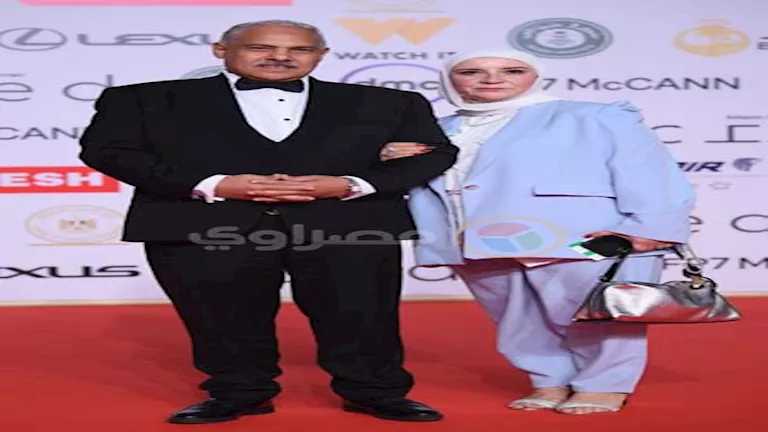 زوجته بالحجاب”.. محمد رضوان في العرض الخاص لفيلم “شكوى 713317