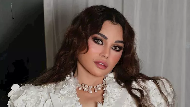 هيفاء وهبي ترتدي الحجاب في بروفات حفل مهرجان “واو” بالرياض (صور)