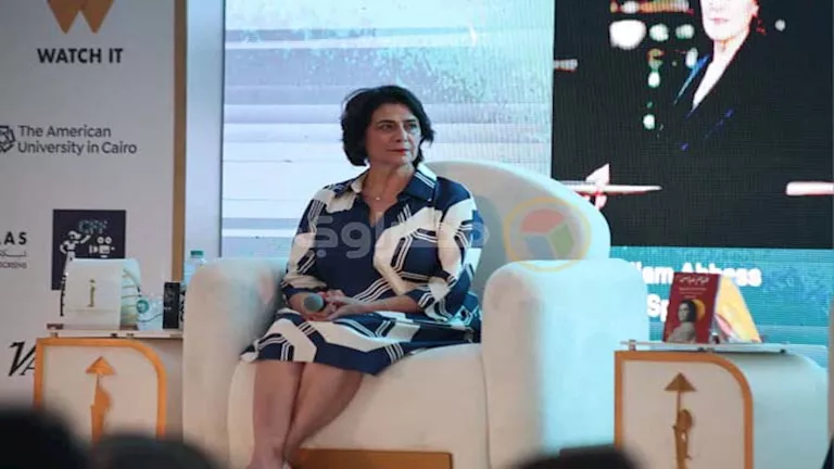 هيام عباس تبكي بمهرجان القاهرة السينمائي وتتحدث عن فيلم “باب الشمس”