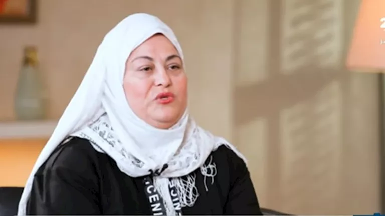 ناني سعد الدين تنهار بالبكاء وتحكي عن مسؤوليتها تجاه تسعة أطفال