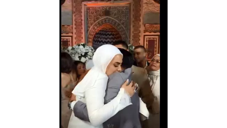 بكاء ابنة محمد هنيدي في عقد قرانها (صور وفيديو)