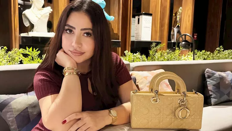 “بإطلالة خريفية”.. بوسي تخطف الأنظار في أحدث ظهور والجمهور يعلق