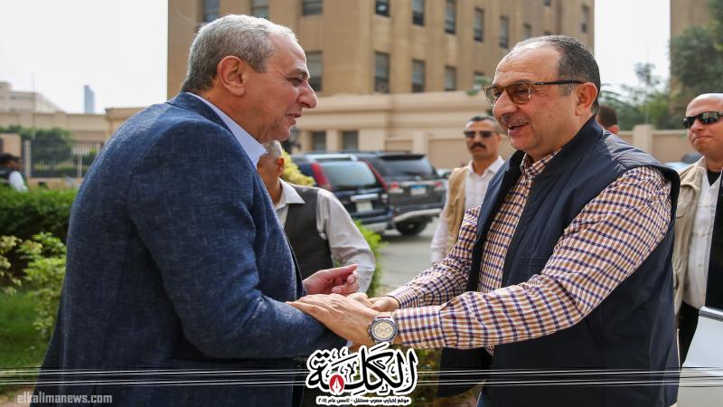 وزير قطاع الأعمال يلتقي محافظ الغربية في مستهل زيارته لشركة مصر للغزل والنسيج بالمحلة الكبرى | اقتصاد وتكنولوجيا | بوابة الكلمة