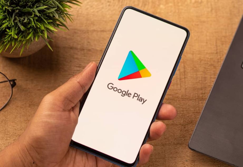 بميزة غامضة في متجر Play.. جوجل تبدأ بملاحقة التطبيقات المستنزِفة للبطارية