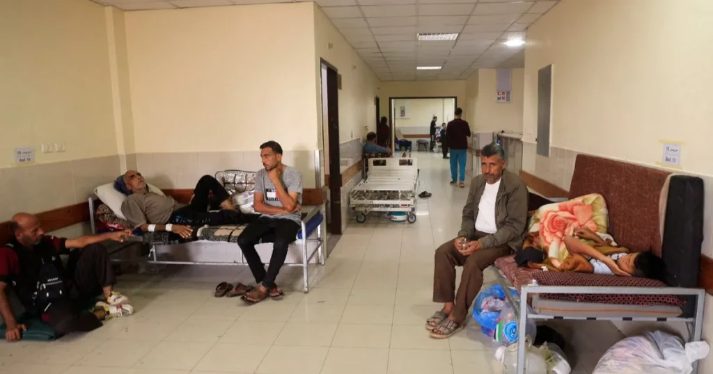 انهيار مستشفيات غزة يضع الأطباء أمام مفاضلة صعبة بين المرضى