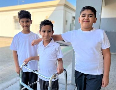 علي ومهدي ويعقوب.. قصة إنسانية تضيء مدرسة الخميس الابتدائية – الوطن