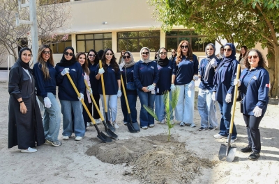 موظفات «ألبا» يبادرن بزراعة الأشجار في بوليتكنك البحرين – الوطن