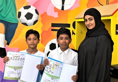 المعلمة عقيلة عبدالله تربط دروس اللغة العربية بشغف كرة القدم – الوطن