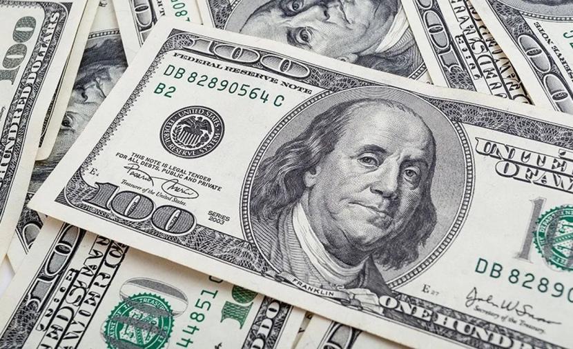 الدولار يسيطر على 20 دولة.. بينها دولتان عربيتان