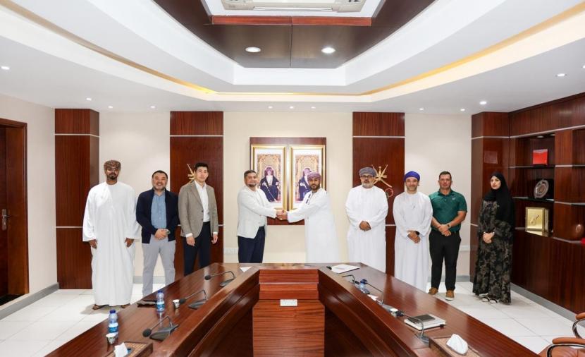 بحث تطوير رياضة الجولف بين عُمان وكازاخستان