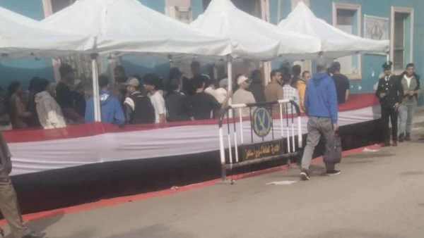 توافد الناخبين على لجان السيدة زينب