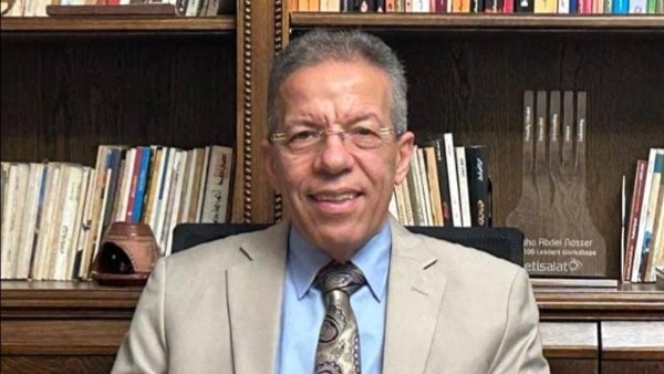 كليات طب تقبل طلبة بنسبة 50 %.. نقيب الأطباء يعلن مفاجأة