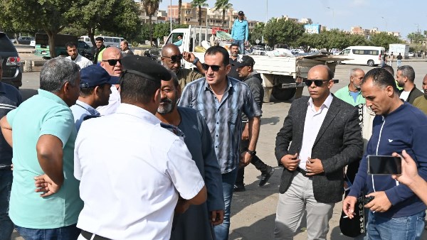 إزالة الإشغالات بمنطقة الأردنية بالعاشر من رمضان وإحكام السيطرة لمنع عودة الباعة الجائلين