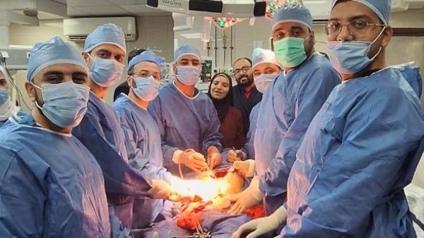 فريق طبي بجامعة بني سويف ينقذ مريضًا من الموت بعد طعنتين نافذتين | تفاصيل