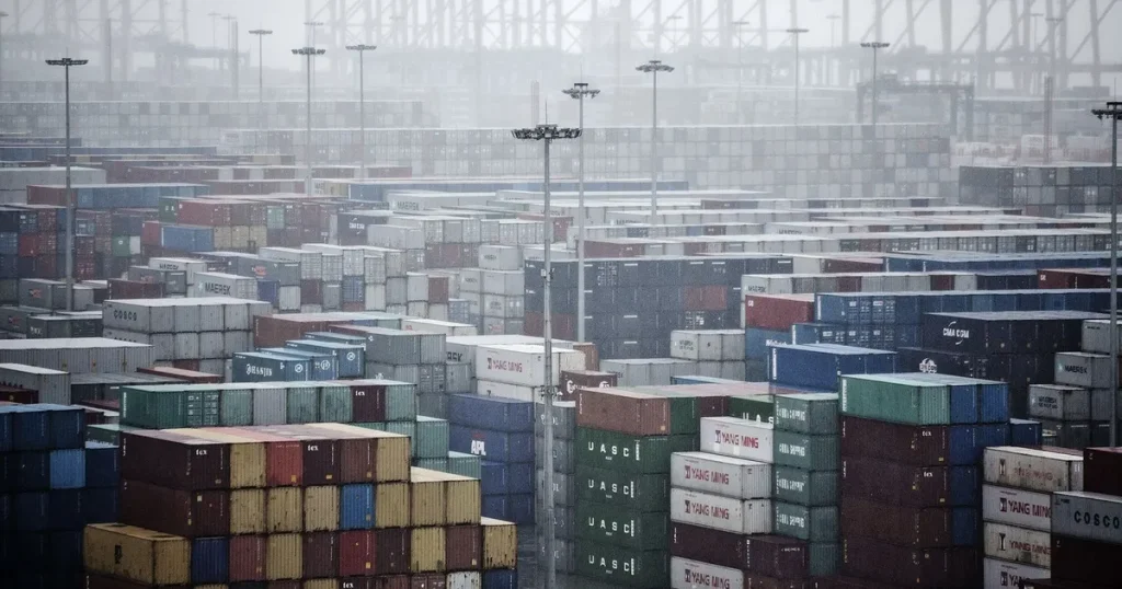 صادرات الصين تسجل أسوأ تراجع منذ فبراير وسط تأثير الرسوم