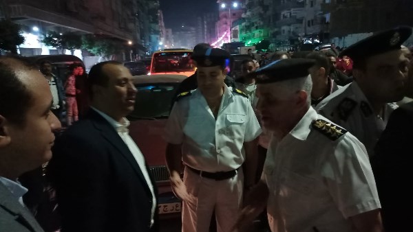 الصور الأولي من حريق مصنع نسيج بالمحلة.. والدفع بـ7 سيارات إطفاء