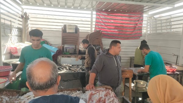 الدقهلية: أسعار مخفضة بالمعرض الدائم للسلع الغذائية بشارع قناة السويس