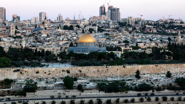 تدنيس صارخ للمقدسات.. الأردن يدين بشدة إدخال قرابين لباحات المسجد الأقصى