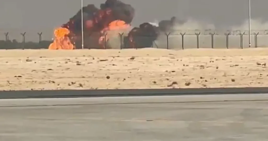 تحطم طائرة هندية خلال تحليقها بمعرض دبي للطيران ووفاة الطيار