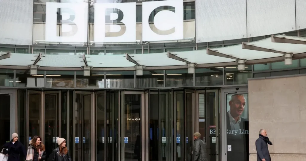 انتقادات تحرير خطاب لترمب وحرب غزة تدفعان مدير BBC للاستقالة