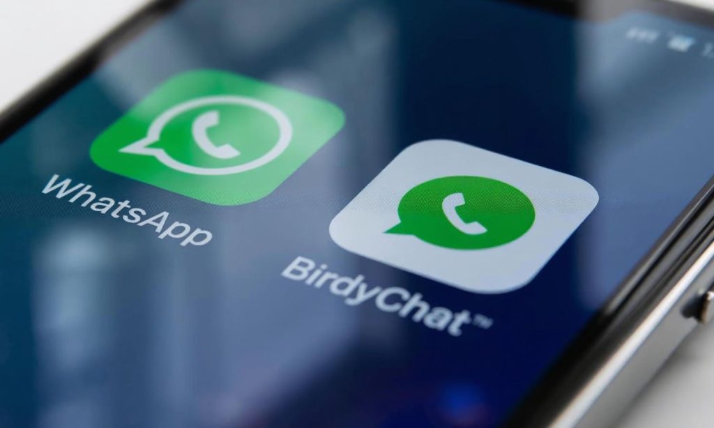 واتساب” يتيح الدردشة “العابرة للتطبيقات