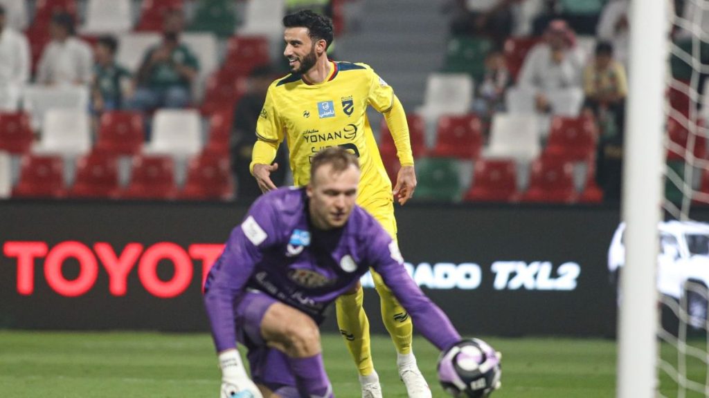 السومة يبتعد في صدارة الهدافين التاريخيين للدوري السعودي