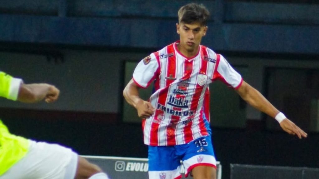 من إلياس كريم عجم الذي أبدى استعداده للعب مع المنتخب السوري