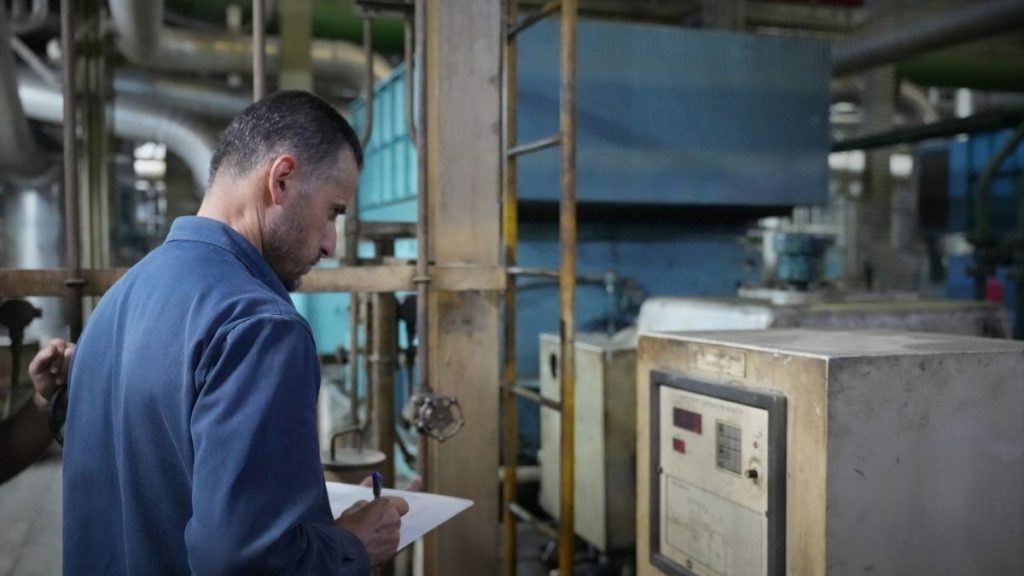 الكهرباء” تعيد تشغيل المجموعة الرابعة بمحطة “بانياس