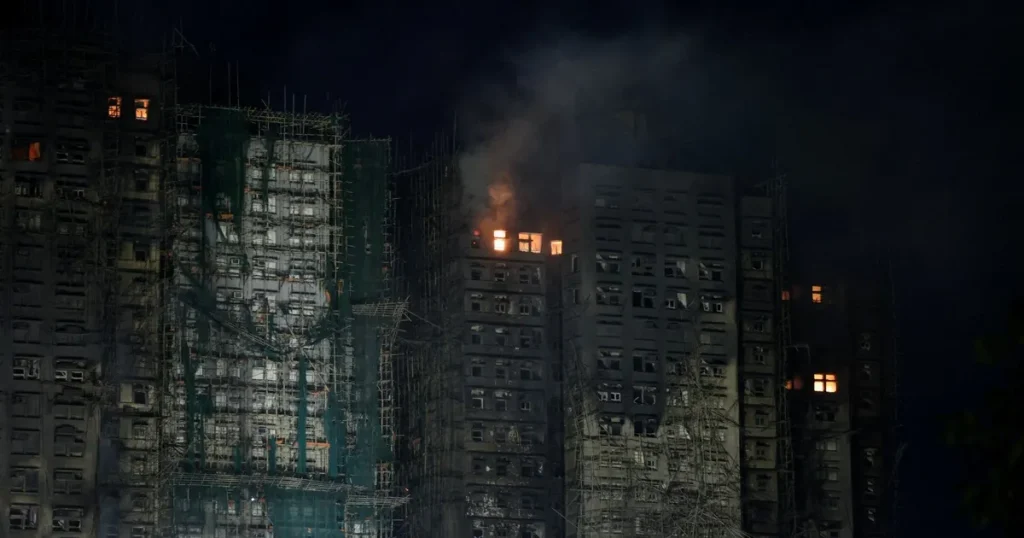 حريق أبراج هونج كونج.. ارتفاع عدد الضحايا إلى 83 شخصاً