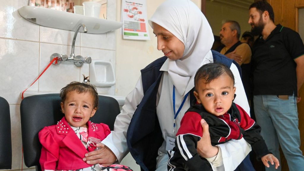 “يونيسف” تسلم سوريا دفعتي لقاحات لنصف مليون طفل