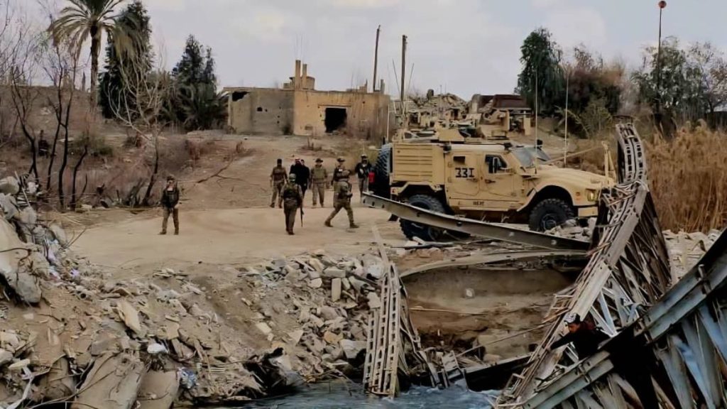 دير الزور.. “الداخلية” تعيد رتلًا للتحالف الدولي حاول دخول مناطق الحكومة