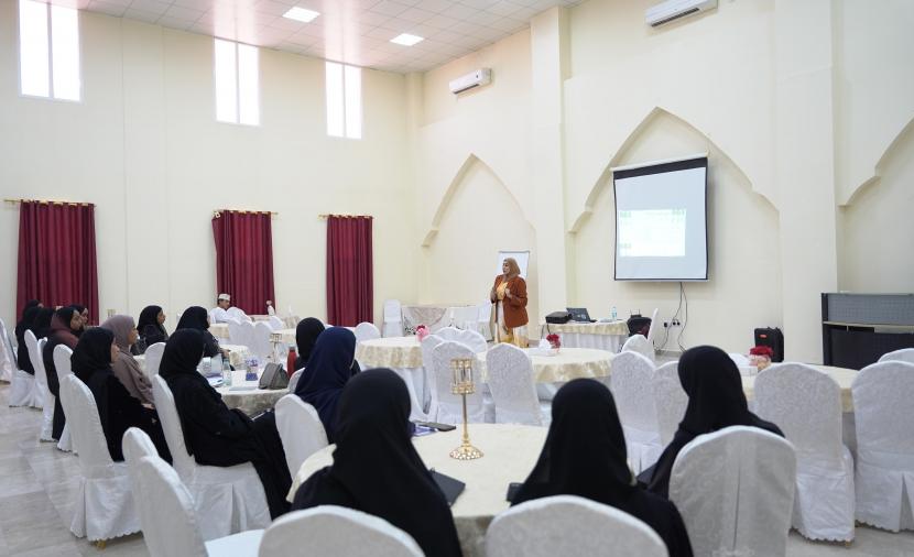 انطلاق برنامج تأهيل الباحثين عن عمل بجمعية المرأة العمانية في الرستاق