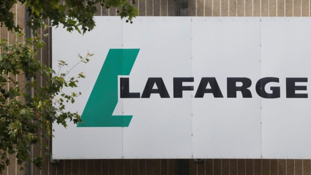 فرنسا تبدأ محاكمة “لافارج” بتهم تمويل الإرهاب في سوريا