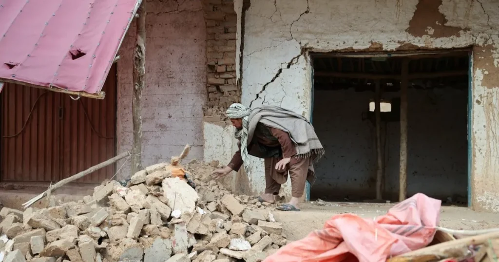 أفغانستان.. جهود لرفع الأنقاض بعد زلزال أودى بحياة 20