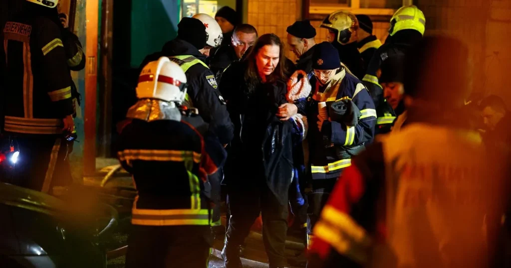 روسيا وأوكرانيا تتبادلان الهجمات وسط محادثات لإنهاء الحرب