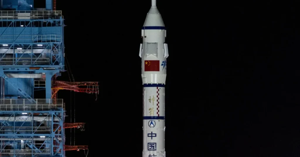 الصين ترسل أصغر رائد إلى محطة “القصر السماوي” الفضائية