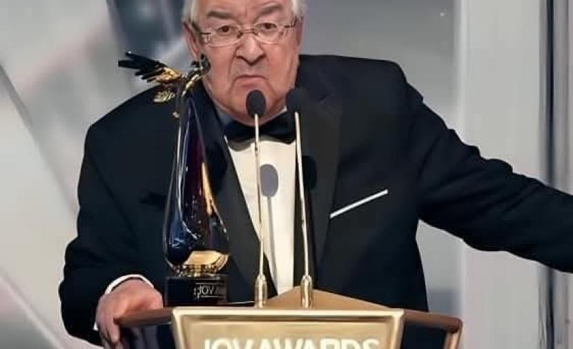 محمد عبد العزيز يكشف “أسرار صناعة الكوميديا” في ماستر كلاس بالمسرح المكشوف