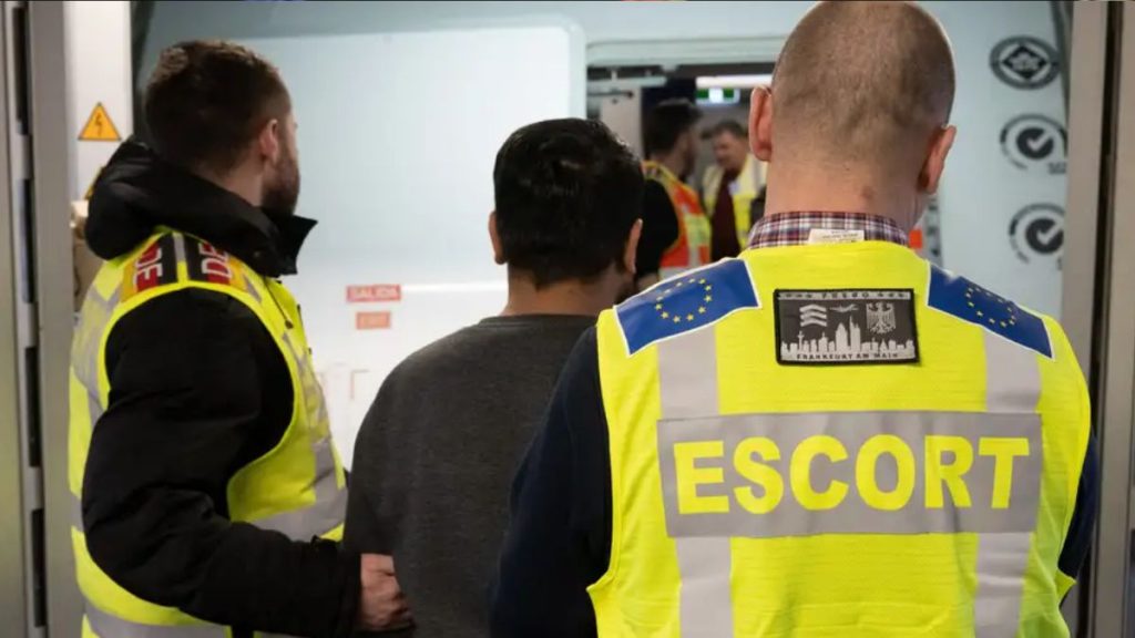 ألمانيا.. التشجيع على العودة الطوعية بدل ترحيل اللاجئين