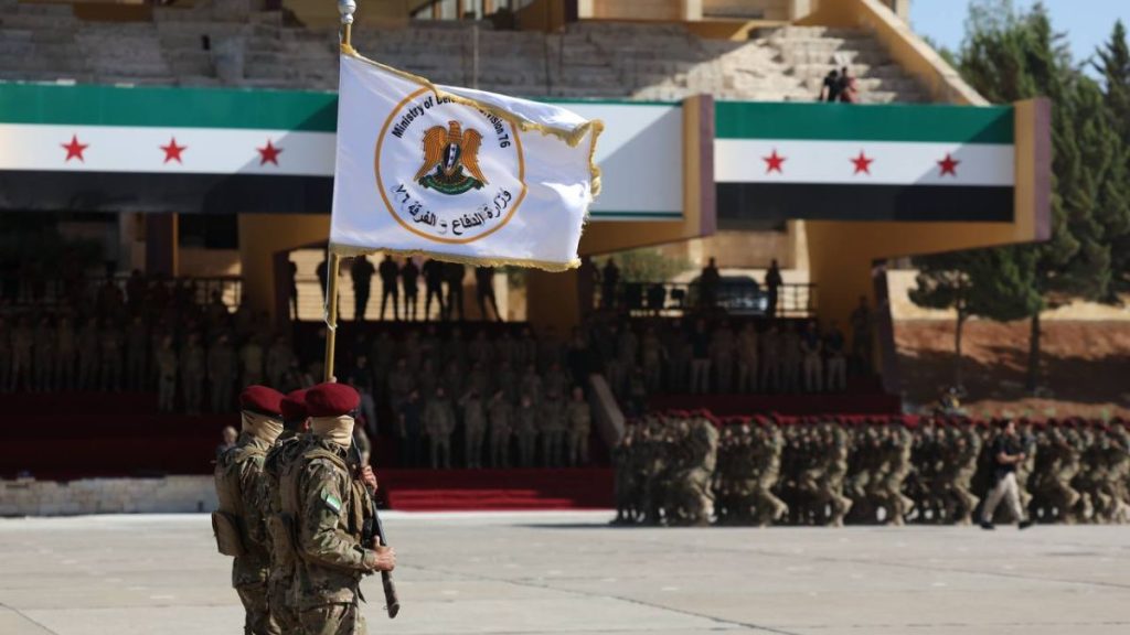 ستة ضباط بارزين يعودون إلى الجيش في سوريا