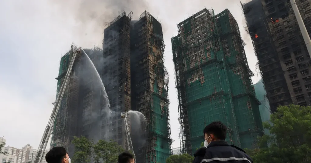 تصاعد الغضب في هونج كونج بعد حريق الأبراج المدمر